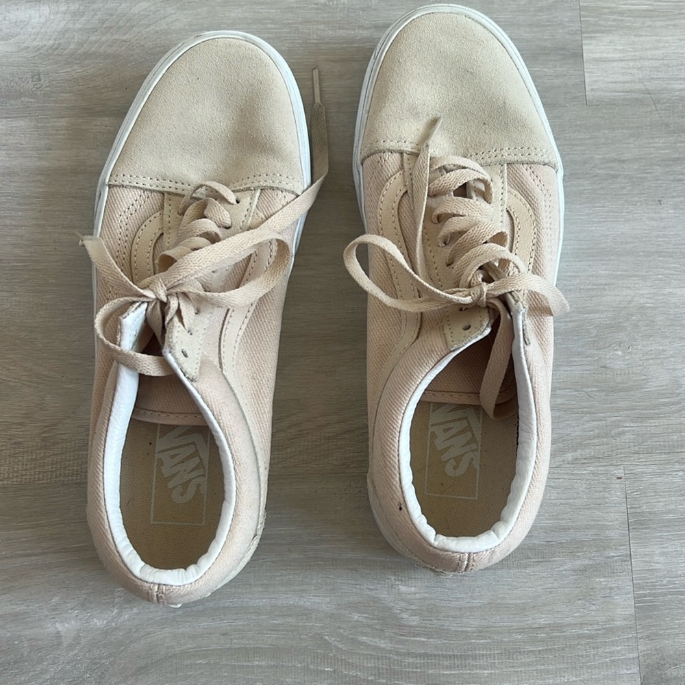 Vans lace up sneakers with platform Sz 9